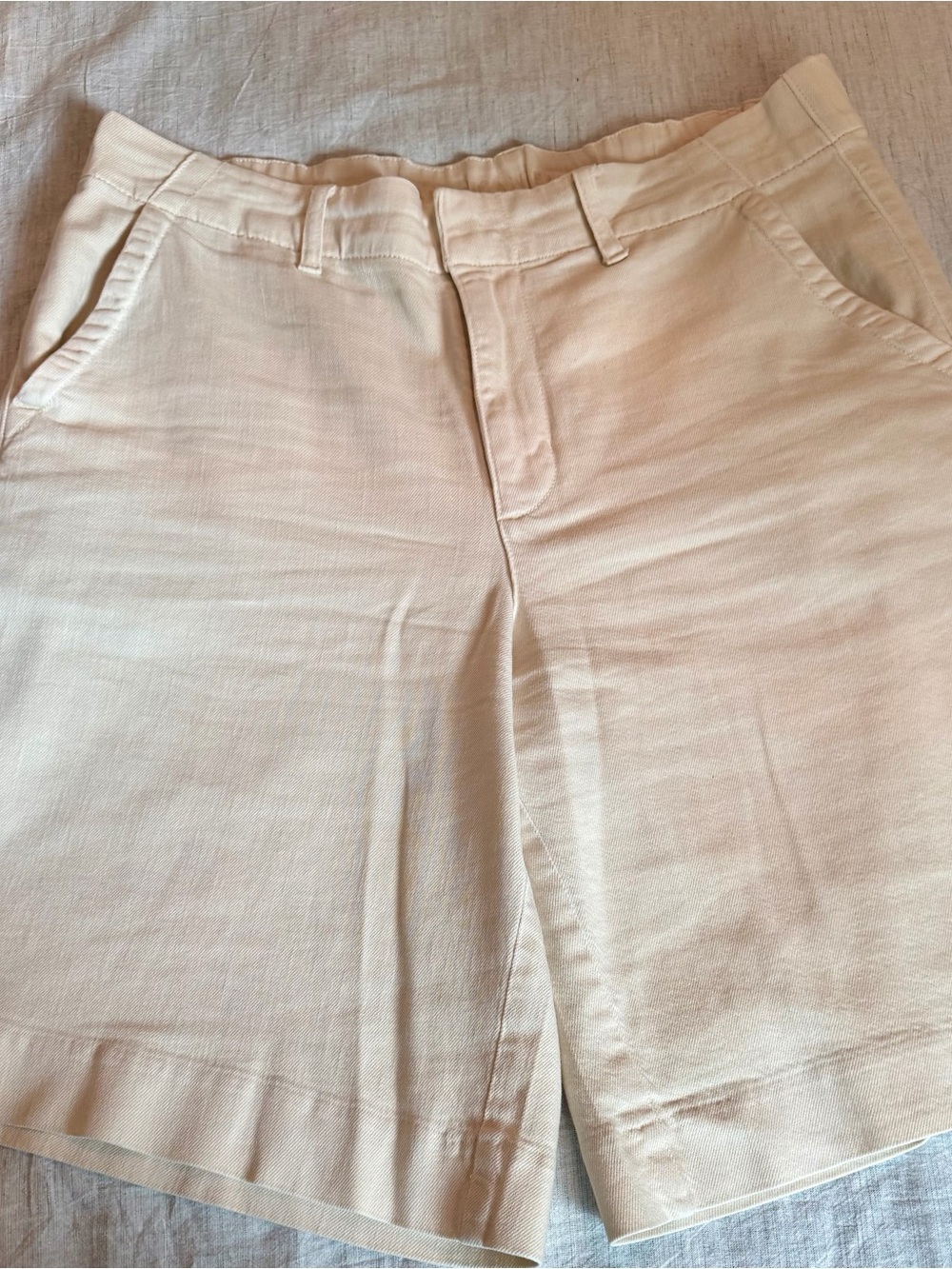 American Eagle Outfitters Women’s Cream Flat-Front Shorts
